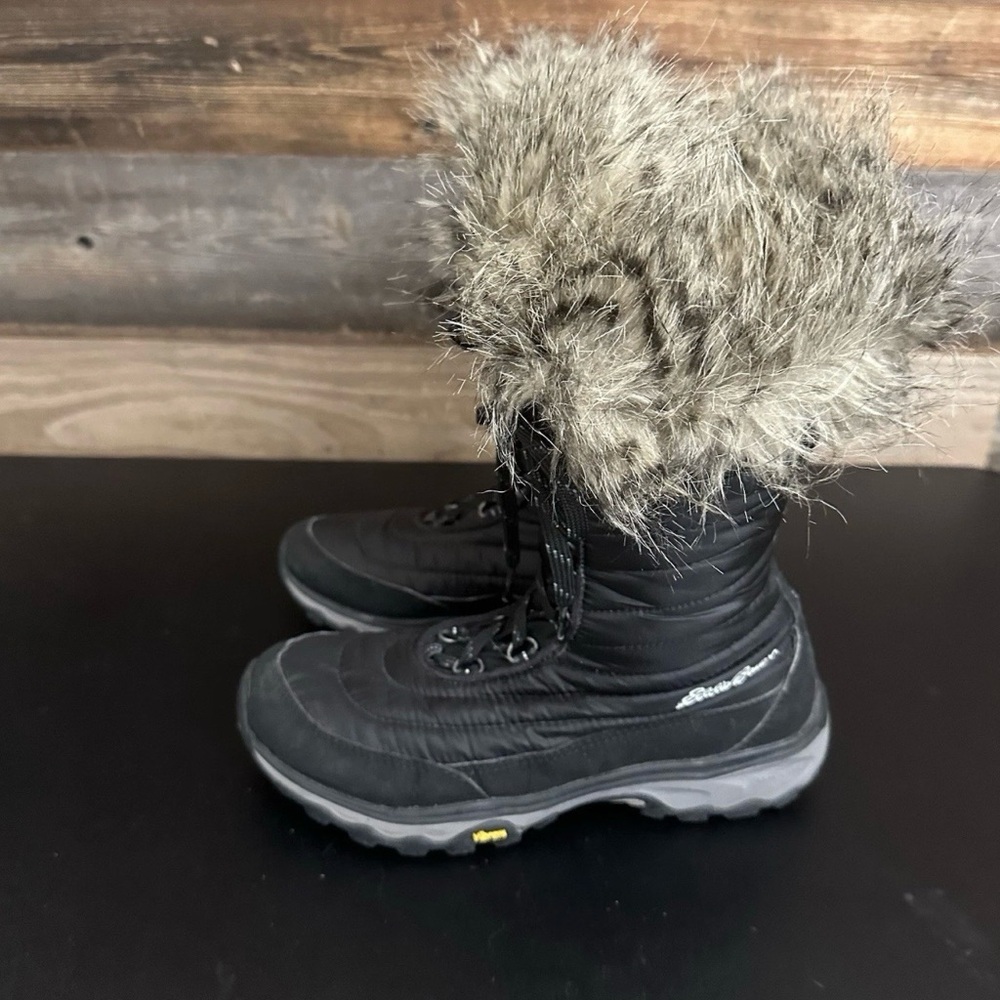 Eddie Bauer Womens Black Fur Trimmed Winter Outdoor Boots Size 9 Vibram Bottom - Picture 2 of 9